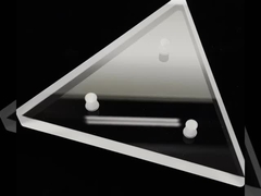 Forme triangulaire de verre optique au quartz avec trou